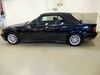 begagnad BMW 318 Cabriolet i Comfort 115hk Med Hardtop