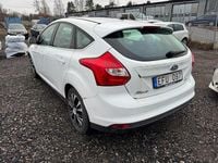 Begagnad Ford Focus Titanium 101 HK (74 kW) 2012 Vit Halvkombi