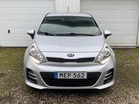 Begagnad Kia Rio 84 HK (61 kW) 2015 Grå Halvkombi