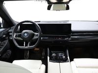 Begagnad BMW 550 Comfort Edition 490 HK (360 kW) 2024 Tanzaniteblåmetallic Sedan
