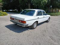 Begagnad Mercedes 200 109 HK (80 kW) 1985