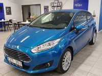 Begagnad Ford Fiesta Titanium 101 HK (74 kW) 2014 Blue candy met Halvkombi