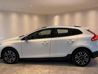Begagnad Volvo V40 Momentum 152 HK (111 kW) 2018 Vit Halvkombi
