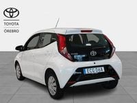 Begagnad Toyota Aygo X-play 72 HK (52 kW) 2021 Vit Halvkombi