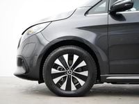 Begagnad Mercedes EQV300 150 kW (204 HK) 2025 Grå Minibuss