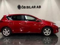 Begagnad Toyota Auris Executive 132 HK (97 kW) 2013 Röd Halvkombi