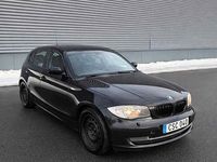 Begagnad BMW 118 Advantage 143 HK (105 kW) 2008 Svart Halvkombi