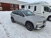 Begagnad BMW X1 xLine 136 HK (100 kW) 2023 Grå SUV