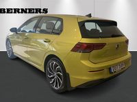Begagnad VW Golf VII Life 151 HK (111 kW) 2021 Gul Halvkombi