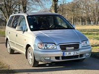 Begagnad Hyundai Trajet 136 HK (100 kW) 2003 Silver Minibuss