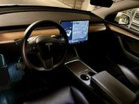begagnad Tesla Model Y Long Range AWD Autopilot Dragkrok V-Hjul Moms