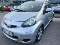 Begagnad Toyota Aygo 68 HK (50 kW) 2010 Silver Halvkombi