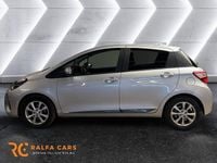 Begagnad Toyota Yaris Hybrid 101 HK (74 kW) 2019 Silver Halvkombi