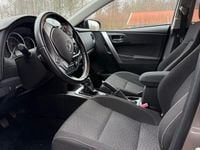 Begagnad Toyota Auris 132 HK (97 kW) 2015 Brunmetallic