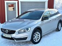 Begagnad Volvo V60 CC Momentum 190 HK (139 kW) 2018 Brun Kombi