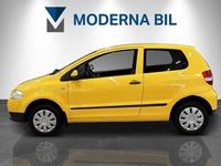 Begagnad VW Fox 54 HK (39 kW) 2005 Gul Halvkombi