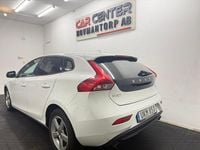 Begagnad Volvo V40 Kinetic 120 HK (88 kW) 2014 Vit Halvkombi