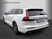 Begagnad Volvo V60 Momentum 253 HK (186 kW) 2020 Vit Kombi