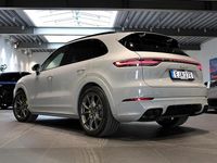Begagnad Porsche Cayenne Platinum Edition 340 HK (250 kW) 2023 Ljusgrå SUV