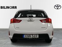 begagnad Toyota Auris 1.4 D-4D V-HJUL 2014, Halvkombi