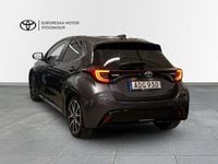 Begagnad Toyota Yaris Hybrid Style 92 HK (67 kW) 2022 Mörkgrå Halvkombi