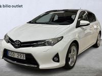 Begagnad Toyota Auris Multidrive S 132 HK (97 kW) 2013 Vit Halvkombi