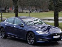 Begagnad Tesla Model S 567 kW (772 HK) 2017 Deep blue metallic | kräm premium läder Halvkombi
