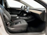 Begagnad Tesla Model 3 Long Range AWD 366 kW (498 HK) 2022 Vit Sedan