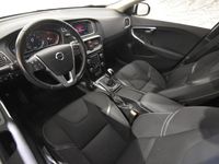 begagnad Volvo V40 T2 122 HK MOMENTUM PDC EUR6 0.41L/MIL NYSERV 18"