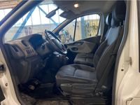 begagnad Renault Trafic SKÅPBIL 2.7T 1.6 DCI 125HK L2 Momsbil Euro6