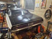 Begagnad Dodge Challenger 1970 Svart med vit rand. garage lackad Sportkupé