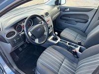 Begagnad Ford Focus 126 HK (92 kW) 2008 Grå Halvkombi