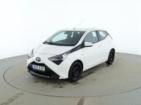 Begagnad Toyota Aygo X-play 72 HK (52 kW) 2019 Vit Halvkombi