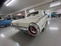 Begagnad Ford V8 305 HK (224 kW) 1963 Vit Cab