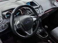 Begagnad Ford Fiesta Titanium 80 HK (58 kW) 2013 Röd Halvkombi