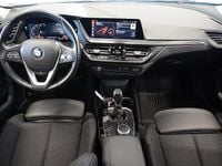 Begagnad BMW 118 Sport Line 136 HK (100 kW) 2023 Svart Halvkombi