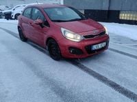 Begagnad Kia Rio 109 HK (80 kW) 2011 Röd Halvkombi