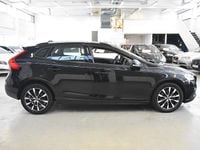 Begagnad Volvo V40 Momentum 150 HK (110 kW) 2019 Svart Halvkombi