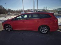 Begagnad Ford Focus 125 HK (91 kW) 2017 Röd med svart tak Kombi
