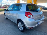 begagnad Renault Clio 1.2i Endast 5800 Mil / ACC / 1 Ägare / AUX