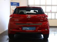 begagnad Hyundai i20 1.4 Automat VÄLUTRUSTAD Nybes Pano Fullserv SV 2016, Halvkombi