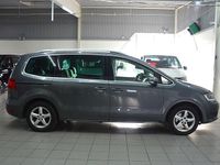 Begagnad VW Sharan 140 HK (102 kW) 2013 Grå Minibuss