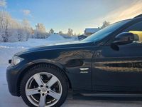 Begagnad BMW 325 218 HK (160 kW) 2009 Svart Kombi