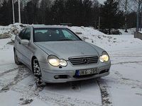 Begagnad Mercedes C200 163 HK (119 kW) 2003 Grey metallic