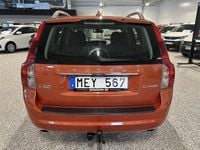 Begagnad Volvo V50 Momentum 150 HK (110 kW) 2011 Orangemetallic metallic Kombi