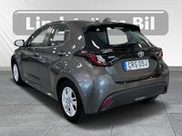 begagnad Toyota Yaris Hybrid Active 1,5 e-CVT V-hjul 2021, Halvkombi