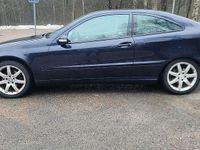 Begagnad Mercedes C180 143 HK (105 kW) 2003 Blå