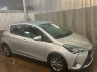 Begagnad Toyota Yaris Hybrid 101 HK (74 kW) 2018 Silver