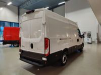 begagnad Iveco Daily 35-140 Van 12m3 Hi-Matic