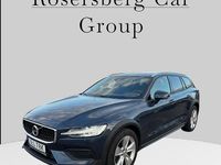 Begagnad Volvo V60 CC Momentum 197 HK (144 kW) 2022 Mörkblå Kombi